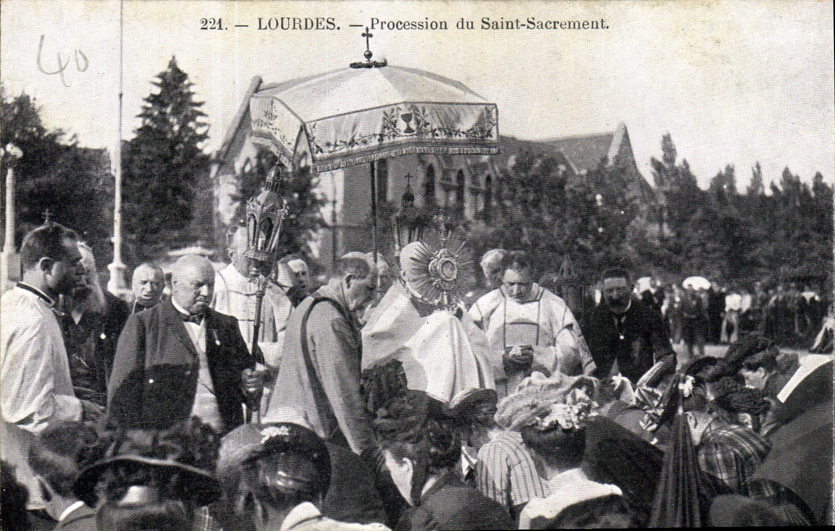 CPA Lourdes Procession du Saint Sacrement