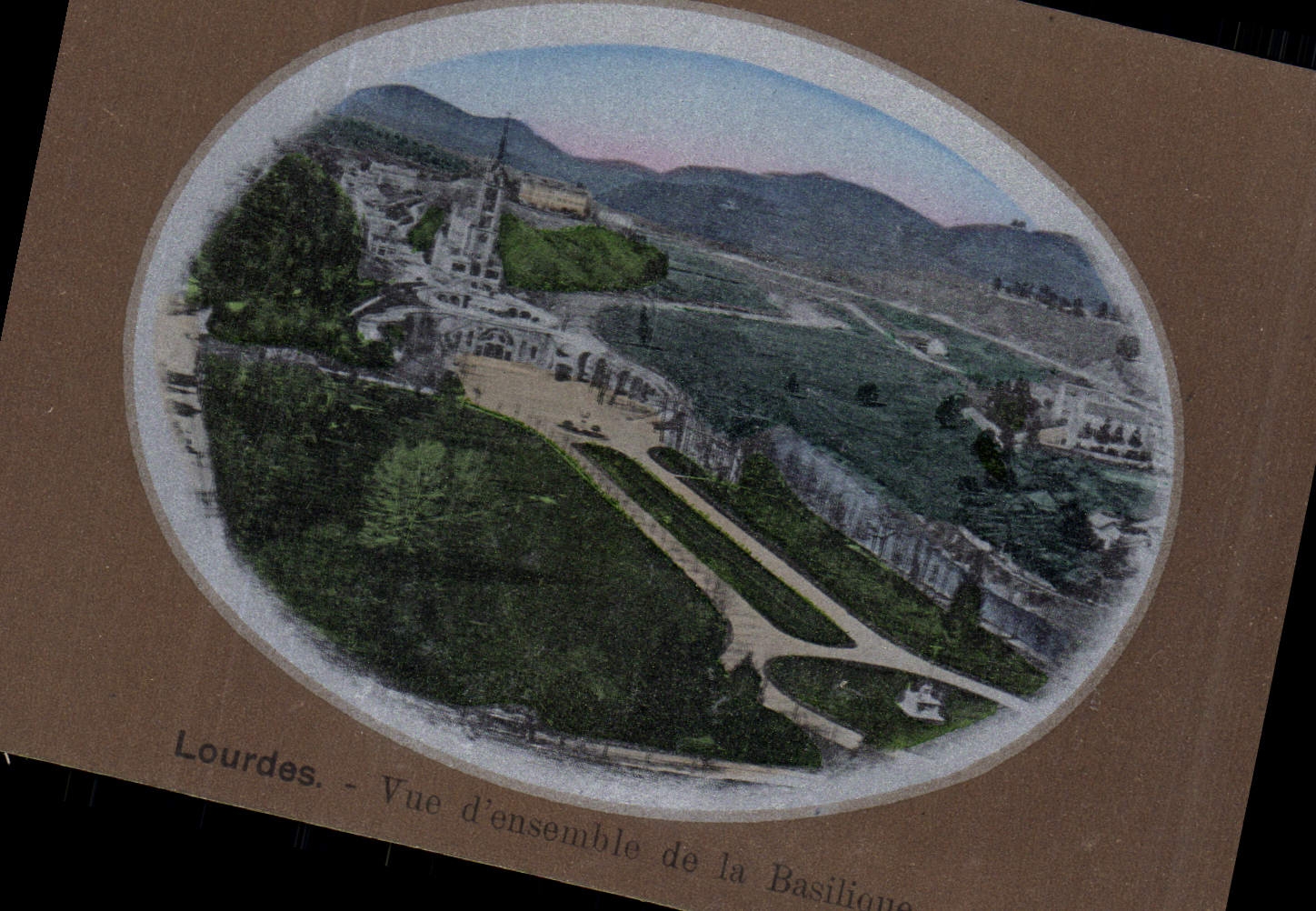 CPA Lourdes Vue d'Ensemble de la Basilique