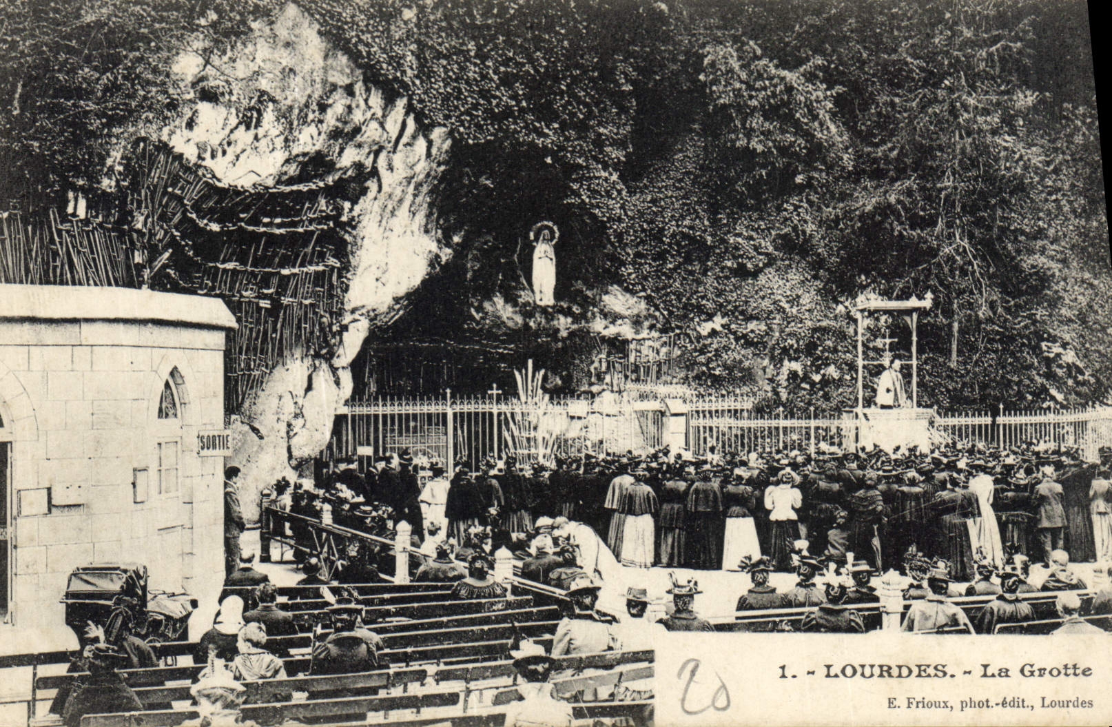 CPA Lourdes La Grotte