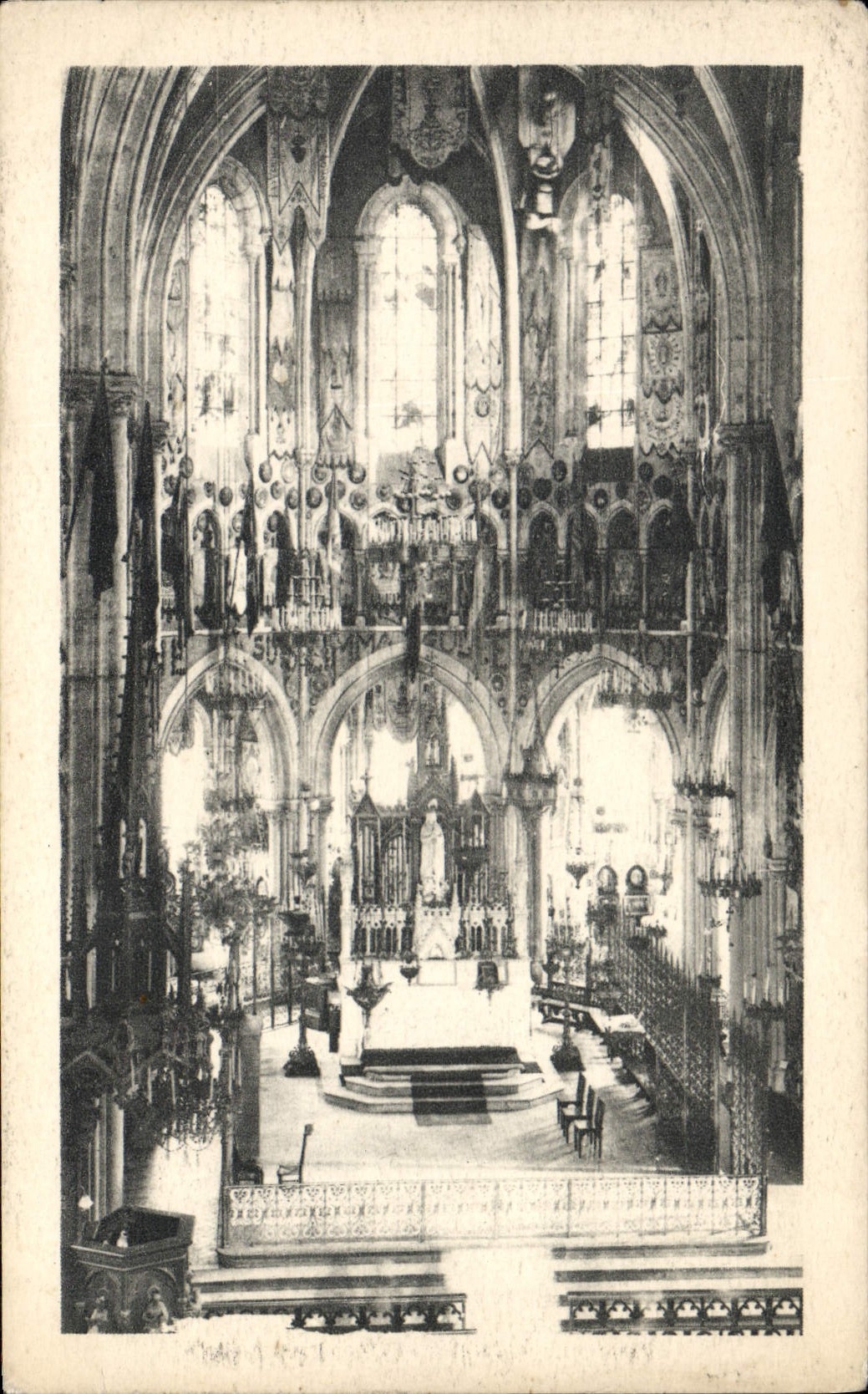 CPA Lourdes Interieur de la Basilique