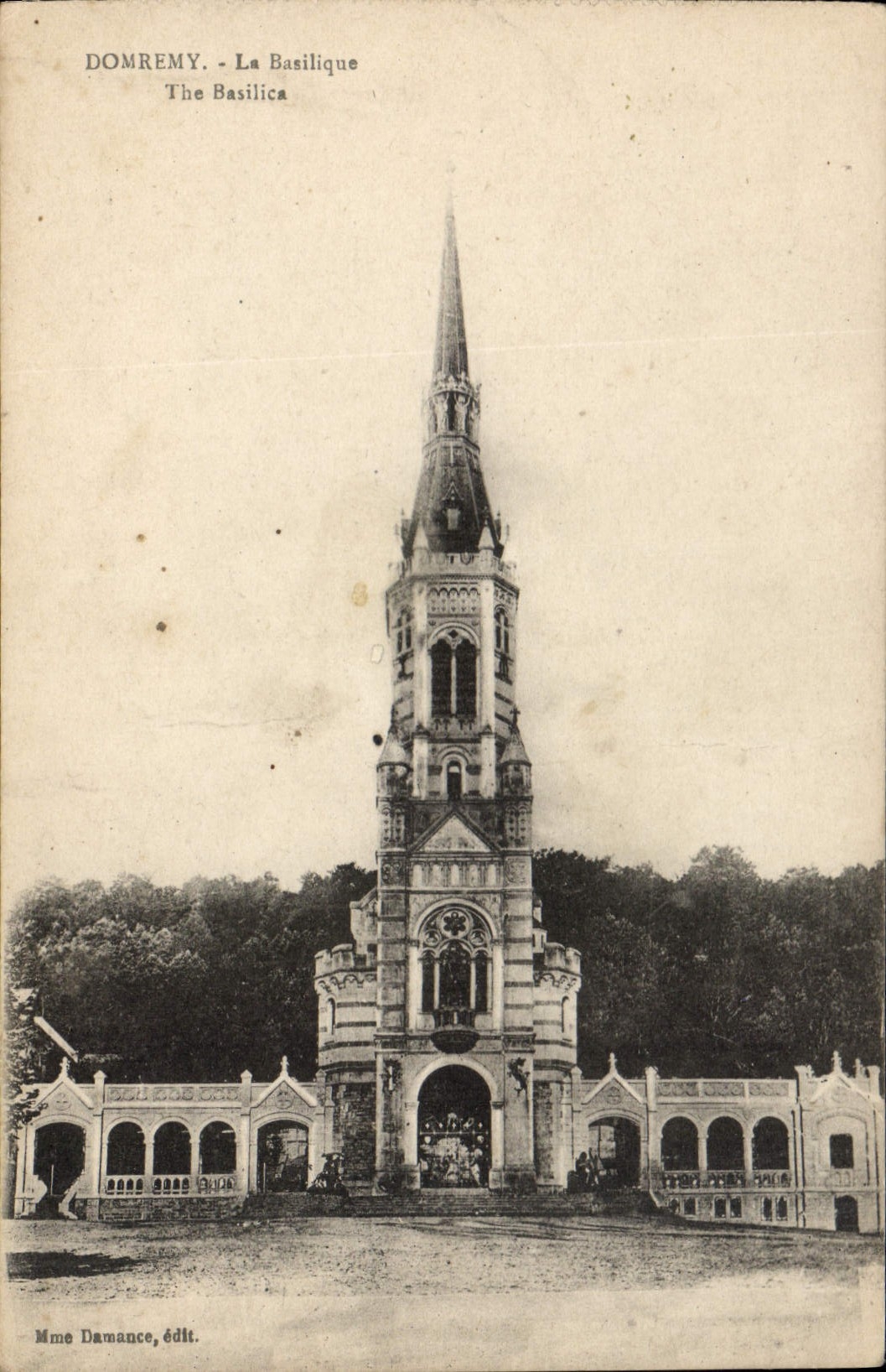 Domremy - La Basilique — éditeur Mme Damance, n° de série non visible