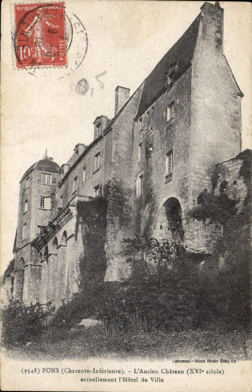 CPA Pons (Charente Inferieure) L'Ancien Chateau (XVI siecle) actuellement l'Hotel de Ville