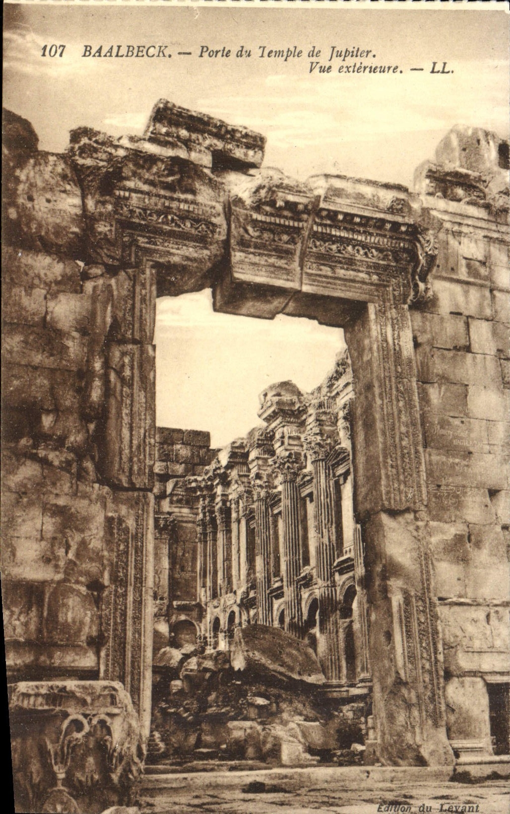CPA Baalbeck Porte du Temple de Jupiter Vue exterieure