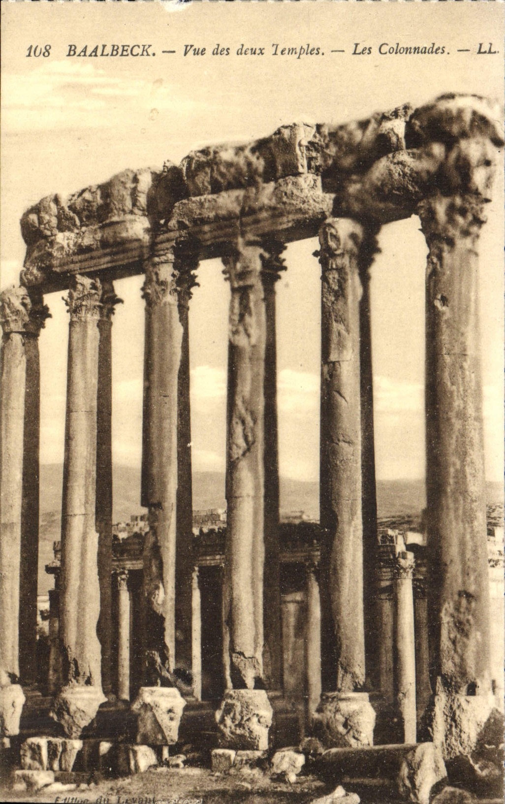CPA Baalbeck Vue des deux Temples Les Colonnades