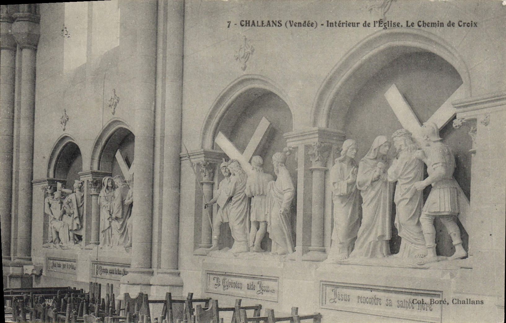 CPA Challans (Vendee) Interieur de l'Eglise Le Chemin de Croix