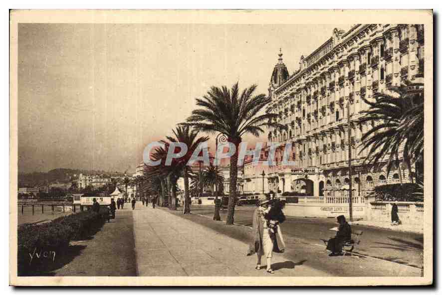 CPA Cannes (Alpes Maritimes) Promenade de la Croisette et le Cartlon Hotel