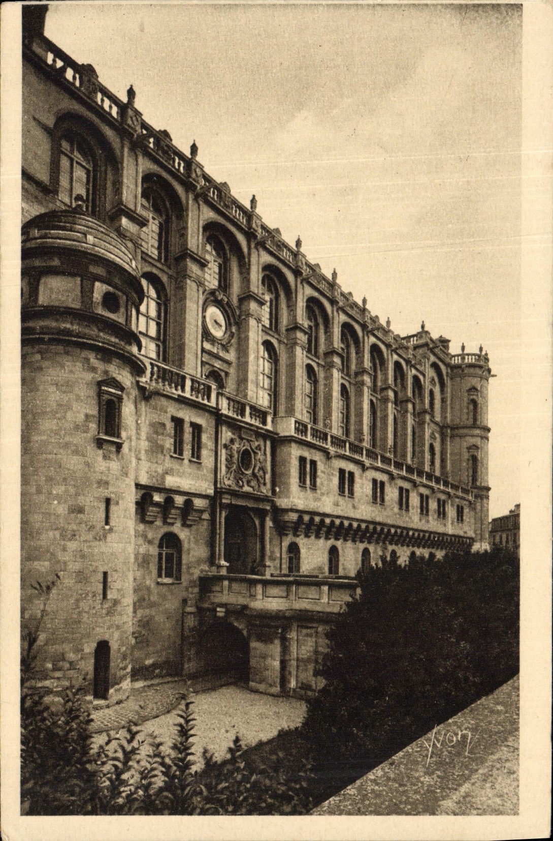 Saint-Germain-en-Laye — Détail de la Façade — Édition d'Art YVON, Paris