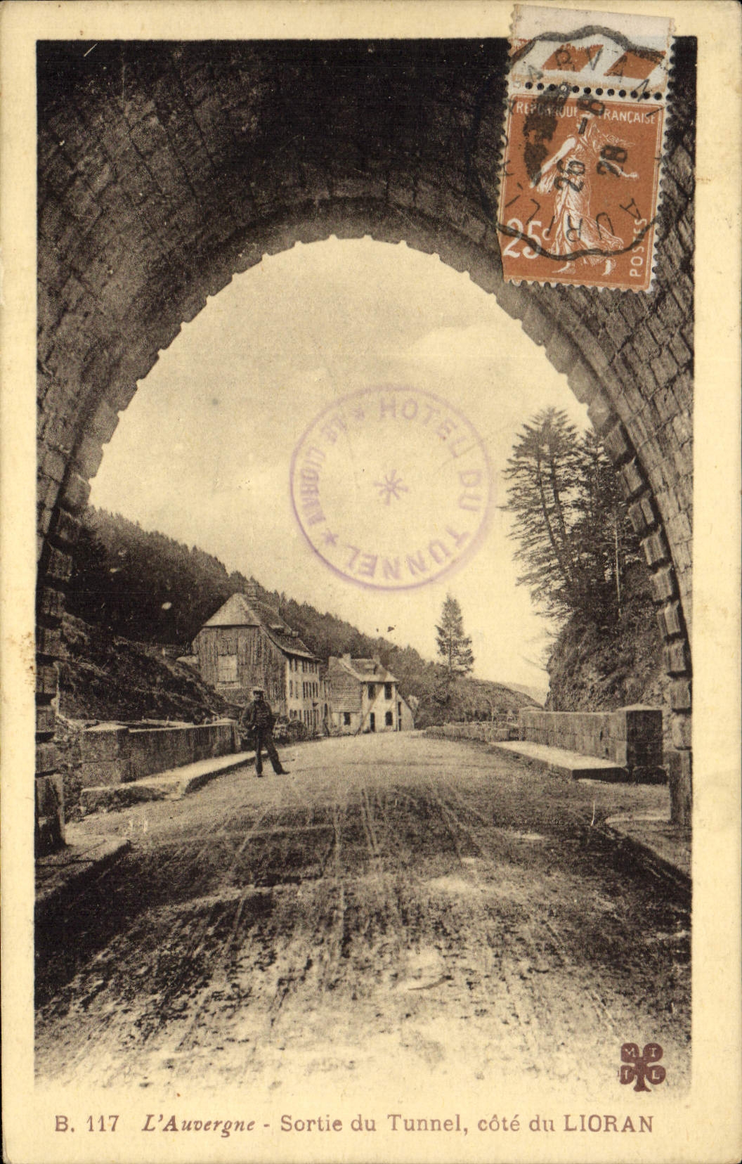 CPA L'Auvergne Sortie du Tunnel cote du Lioran