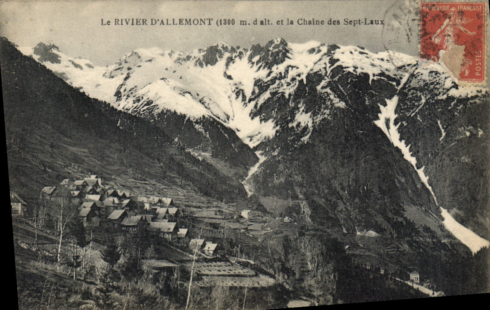 Le Rivier d'Allemont (1300 m d'alt.) et la Chaîne des Sept-Laux — éditeur non visible