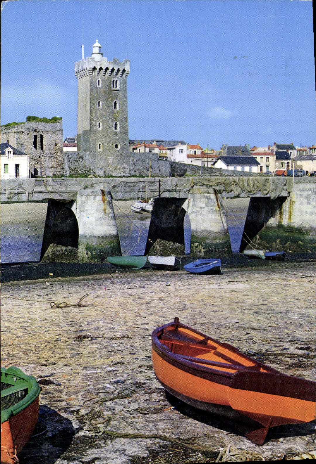 Les Sables-d'Olonne — le port et la tour d'Arundel — Les Éditions Naturelles