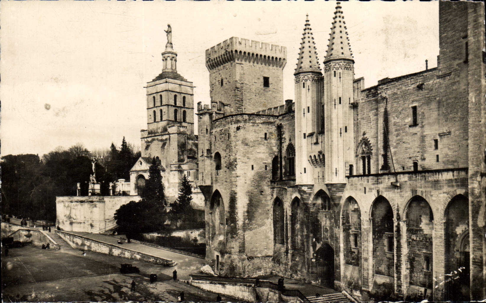 CPA Avignon Palais des Papes (XIVs) et N D des Doms