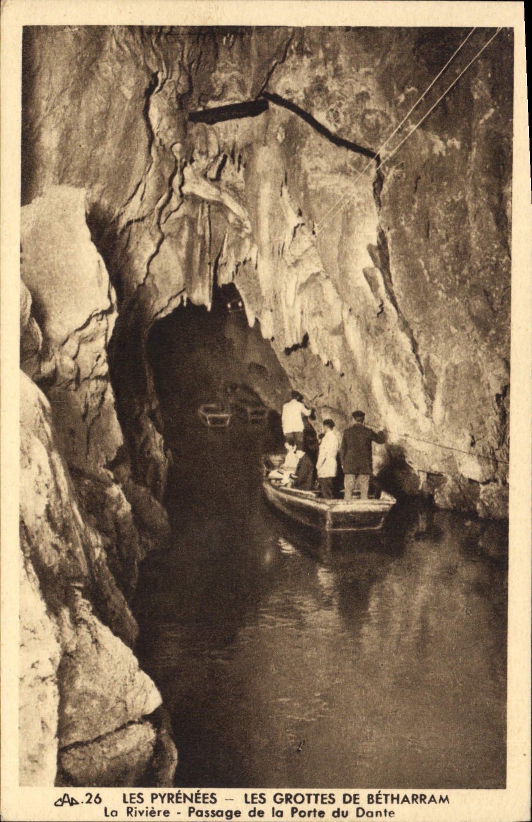 CPA Les Pyrenees Les Grottes de Betharram La Riviere Passage de la Porte du Dante