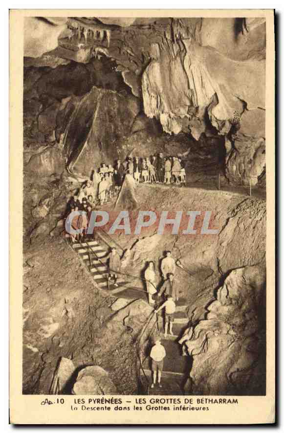 CPA Les Pyrenees Les Grottes de Betharram La Descente dans les Grottes inferieures