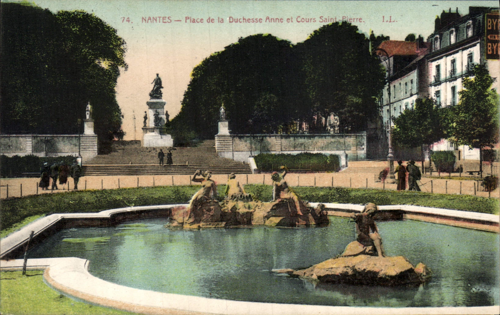 CPA Nantes Place de la Duchesse Anne et Cours Saint Pierre