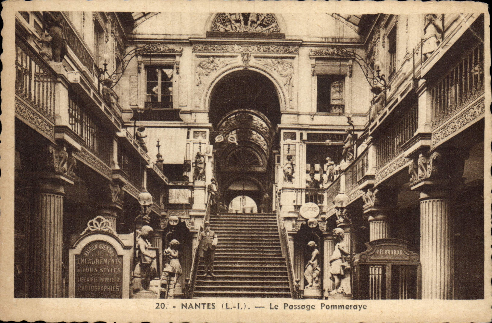 CPA Nantes (L I) Le Passage Pommeraye