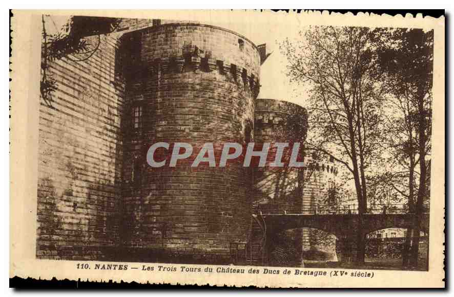 CPA Nantes Les Trois Tours du Chateau des Ducs de Bretagne (XV siecle)