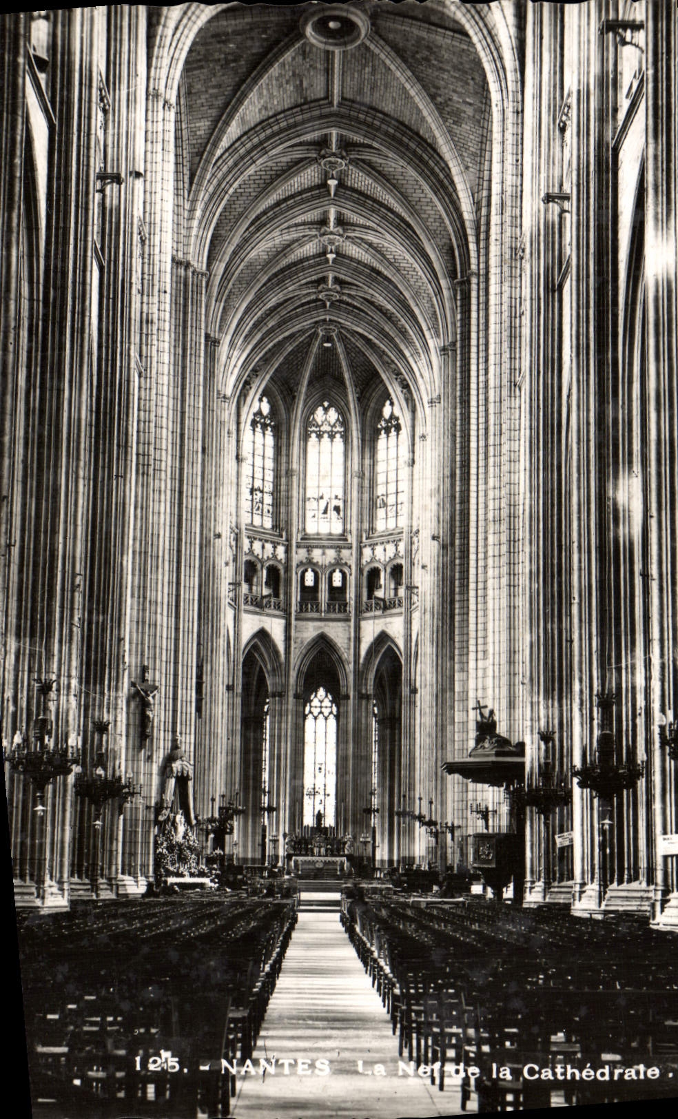 CPA Nantes La Nef de la Cathedrale