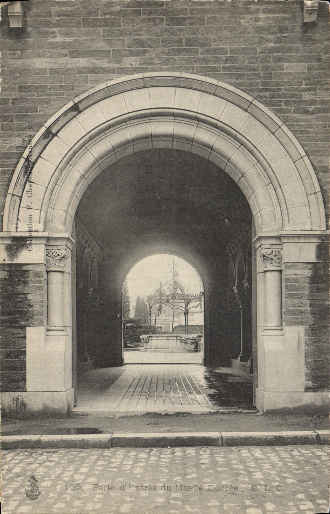 CPA Porte d'Entree du Musee Dobree