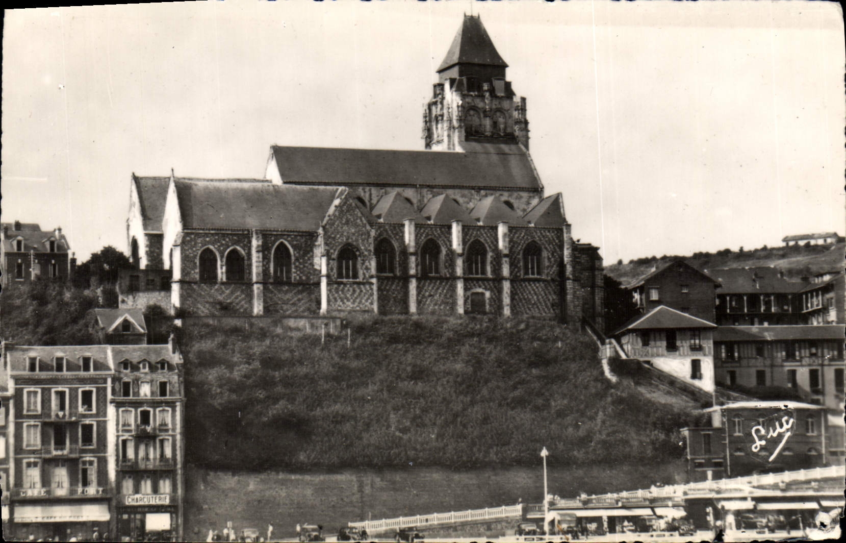 CPA Le Treport Mers les Bains L'eglise