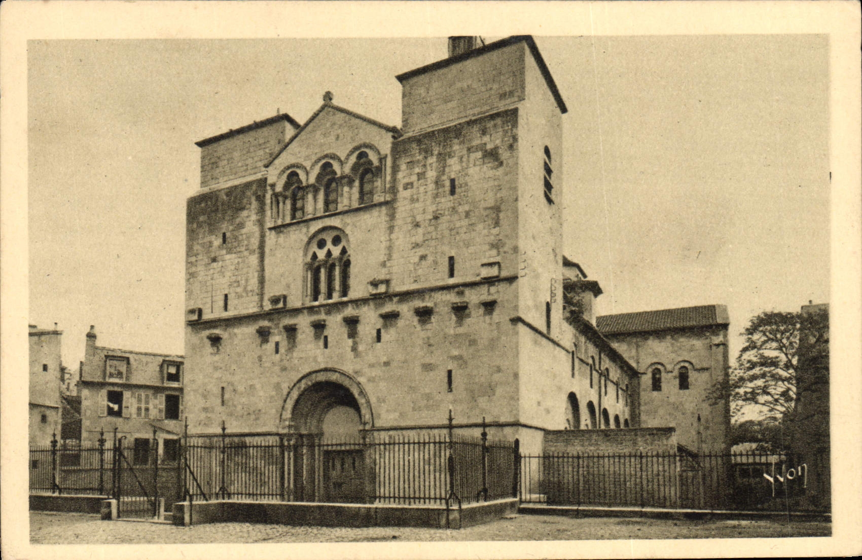 CPA Nevers (Nievre) Eglise St Etienne