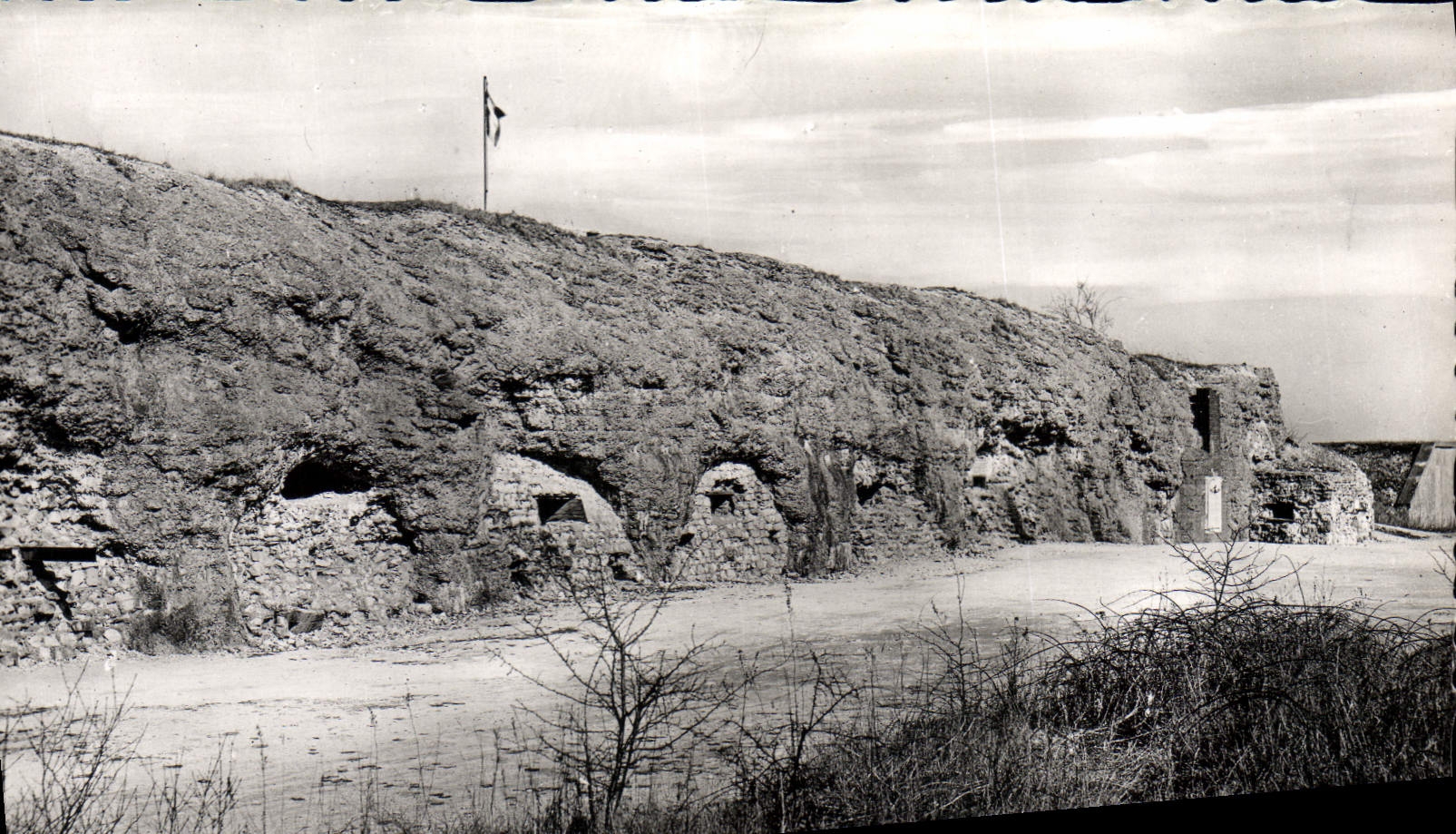 CPA Verdun et les Champs de Bataille Le Fort de Vaux Face Sud