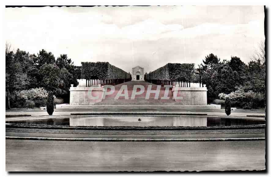 CPA Verdun et les Champs de Bataille Le Cimetiere americain