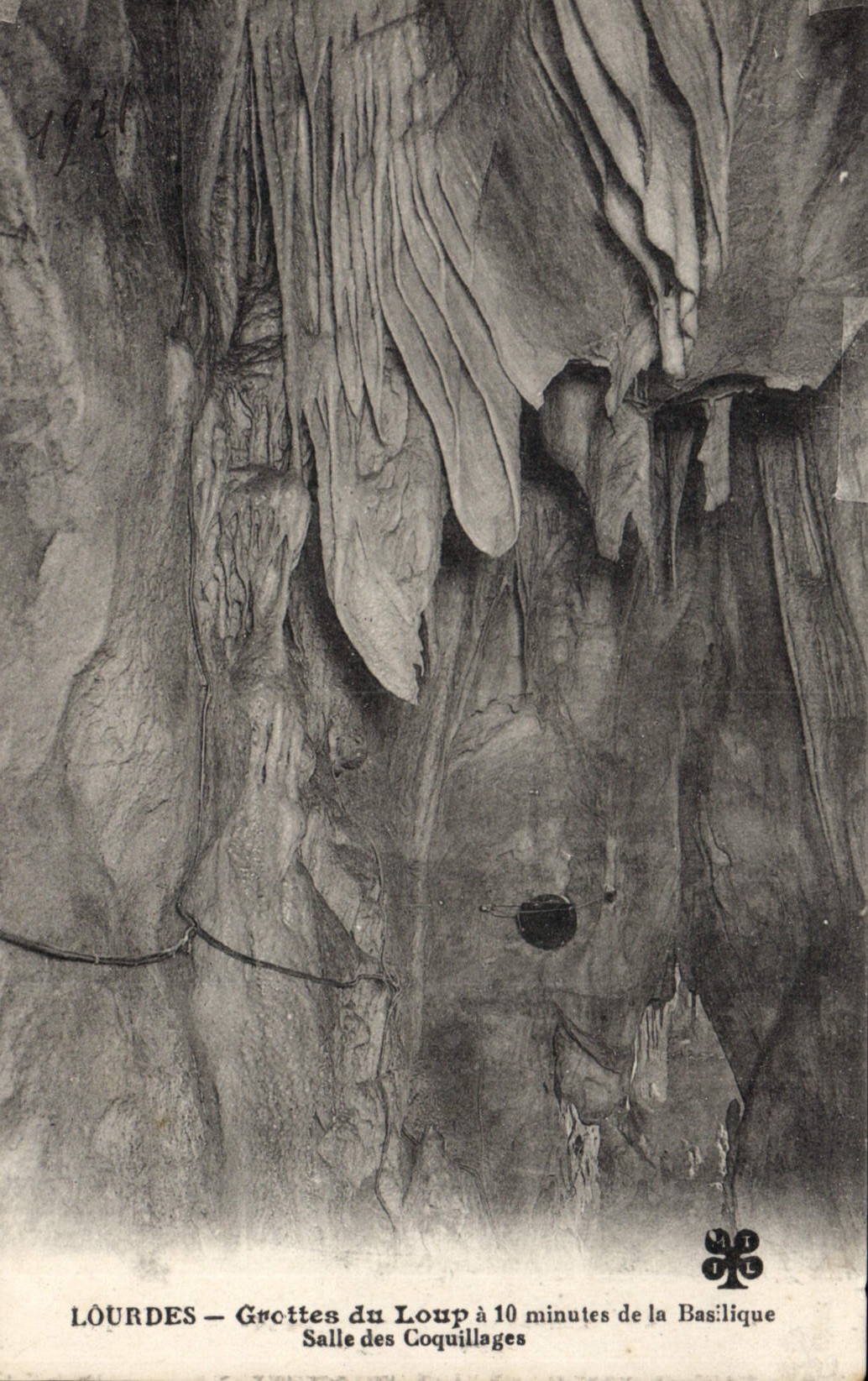 CPA Lourdes Grottes du Loup a 10 minutes de la Basilique Salle des Coquillages