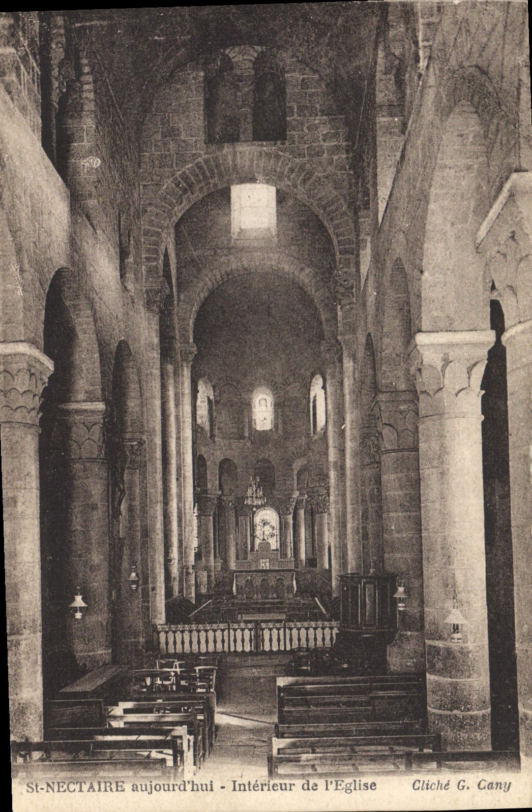 Saint-Nectaire - Intérieur de l'église - Cliché G. Cany