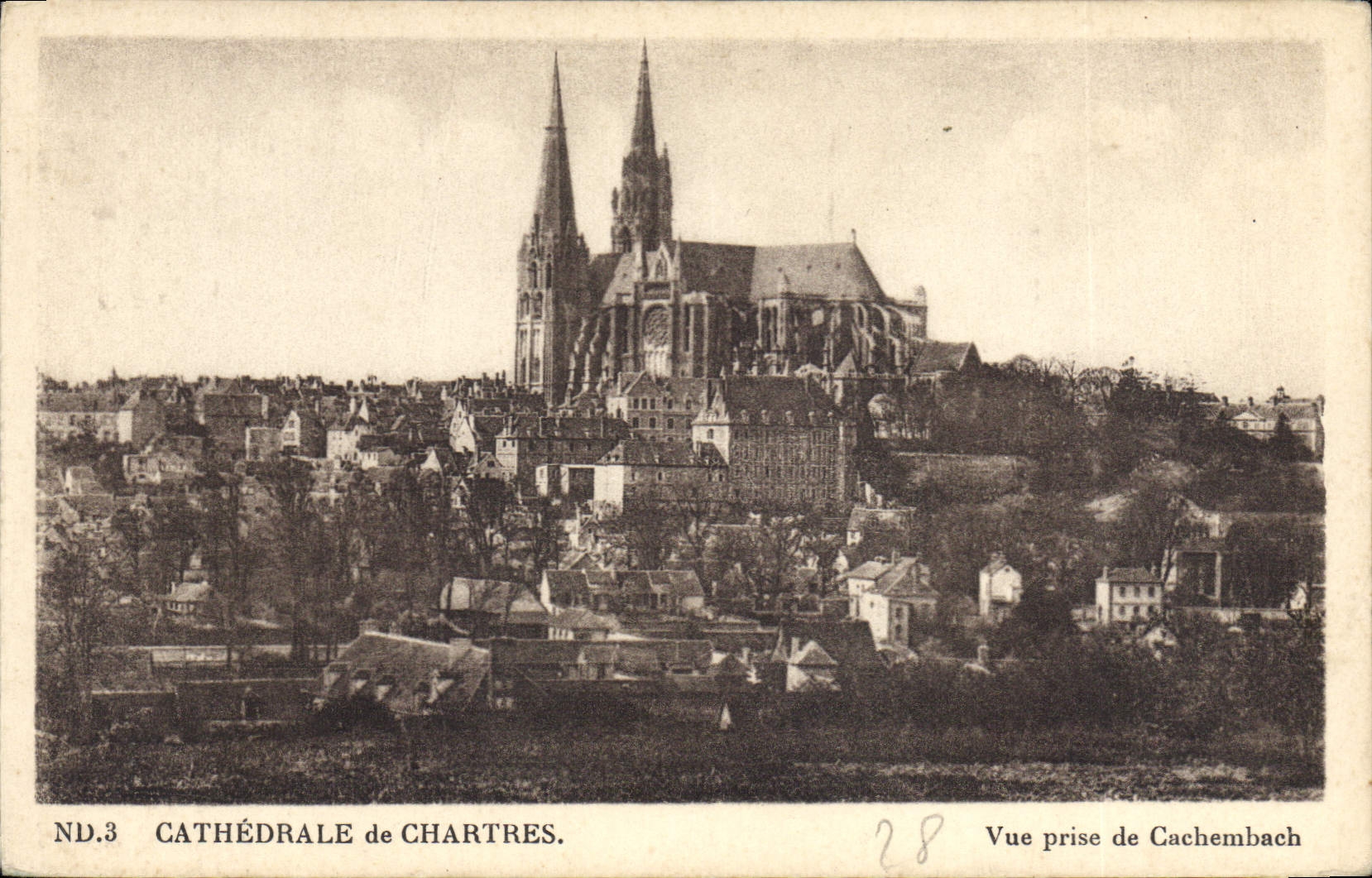 CPA Cathedrale de Chartres Vue prise de Cachembach 