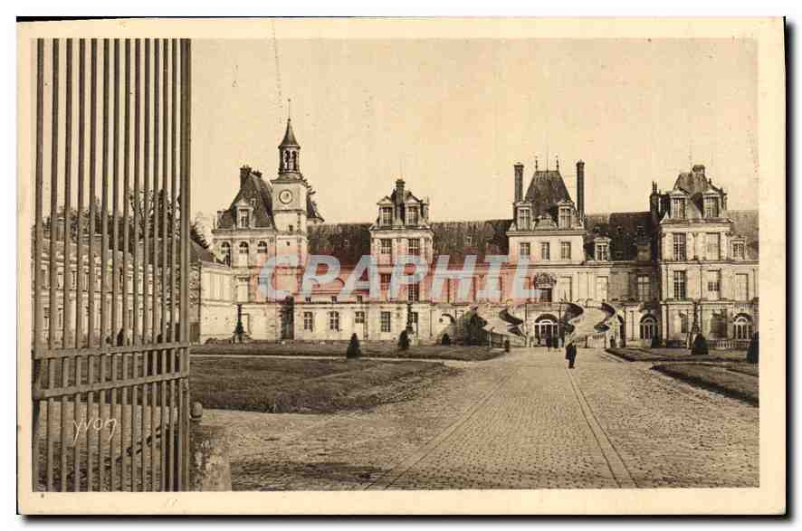 Palast von Fontainebleau — Fassade auf der Cour des Adieux — Kunstausgabe YVON, Frankreich