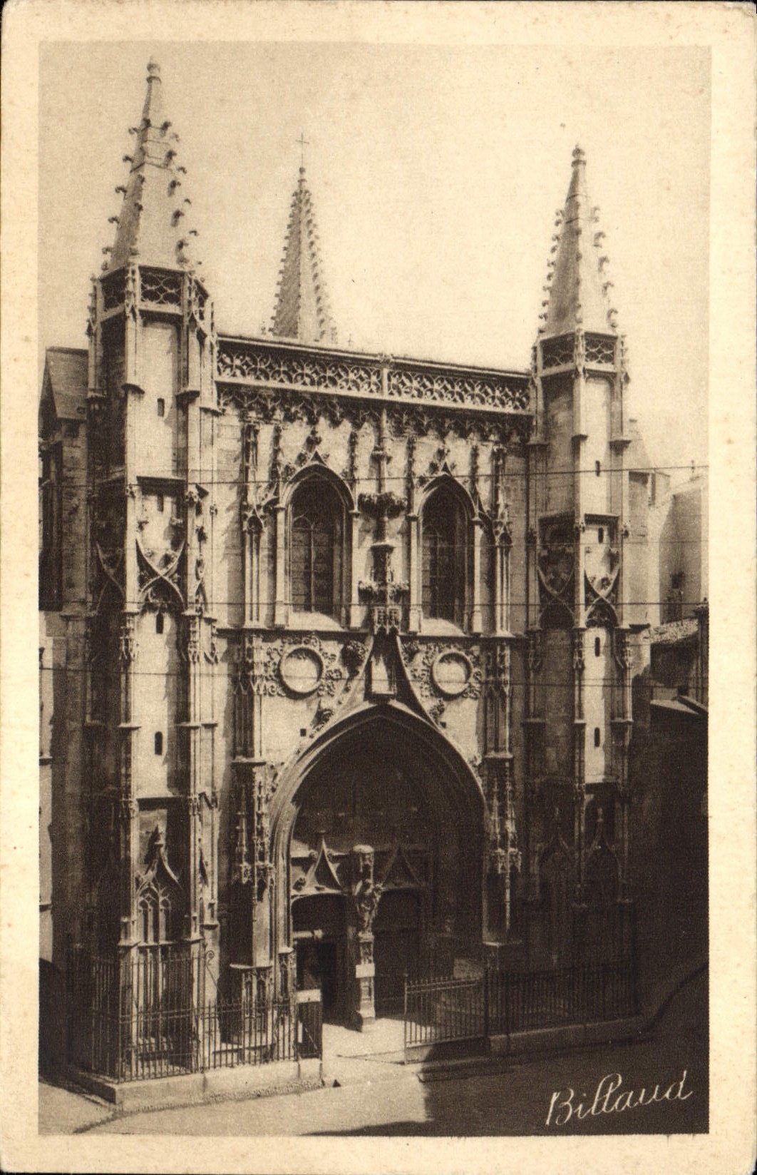 Église Saint-Pierre — façade gothique fleurie — Bilbaud