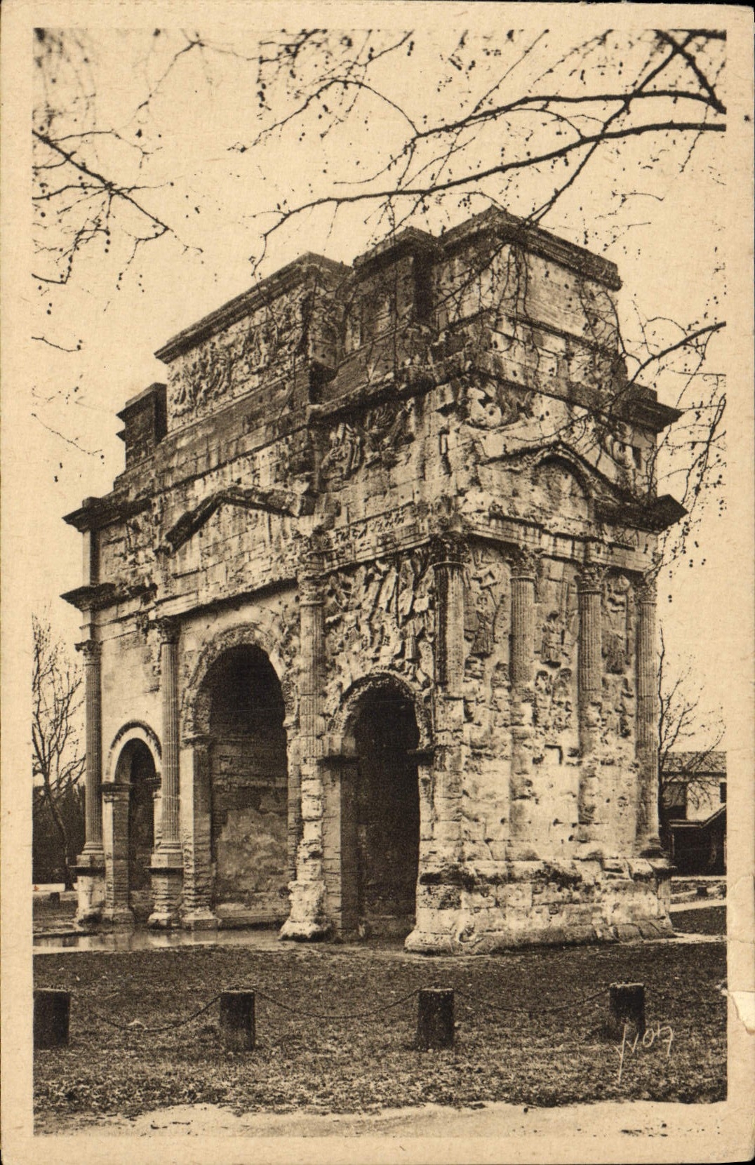 CPA Orange Vaucluse L'Arc de Triomphe Marius Cote Est 