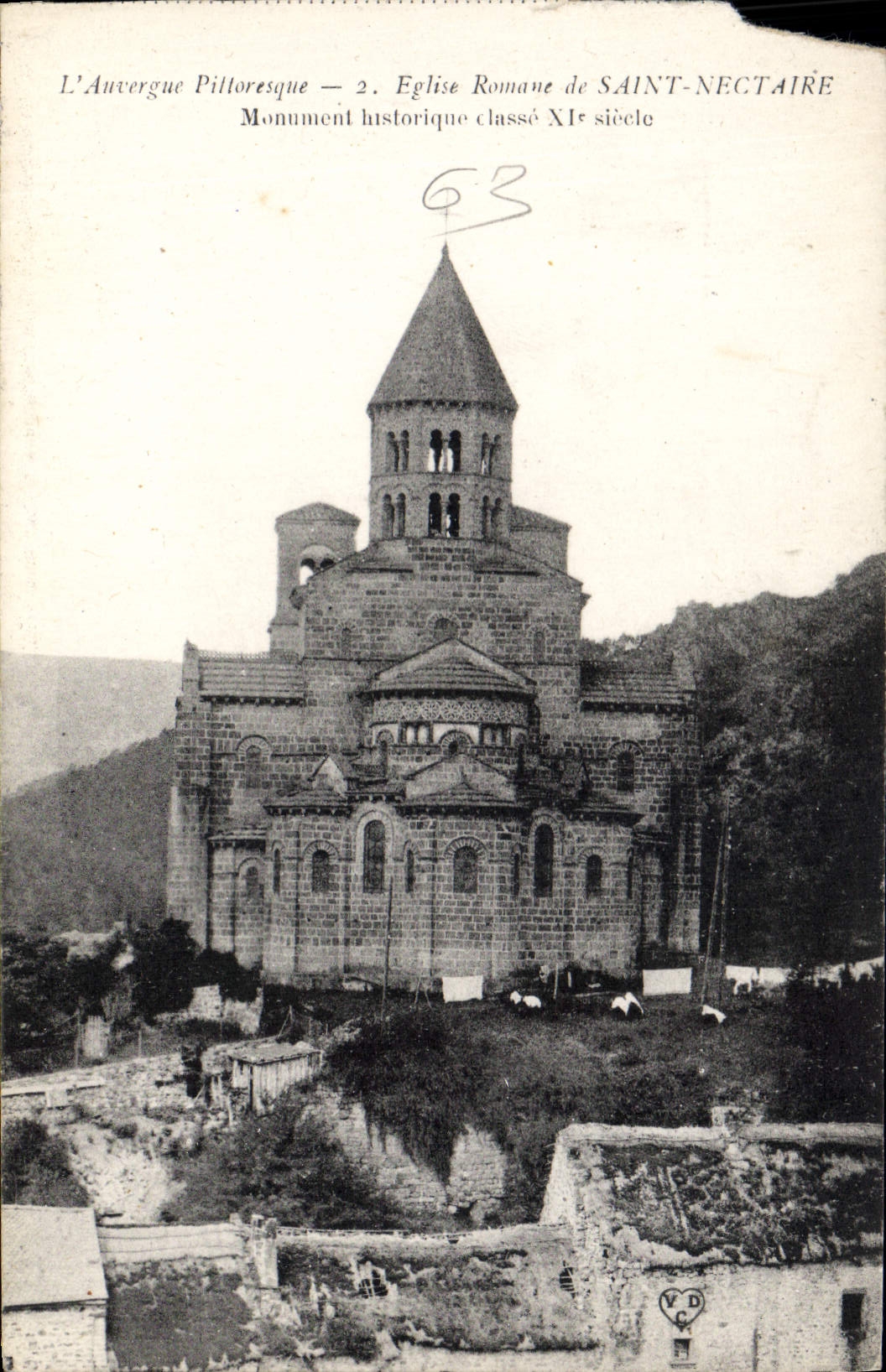 Église romane de Saint-Nectaire — Monument historique classé XIe siècle — L'Auvergne Pilloresque — n°2
