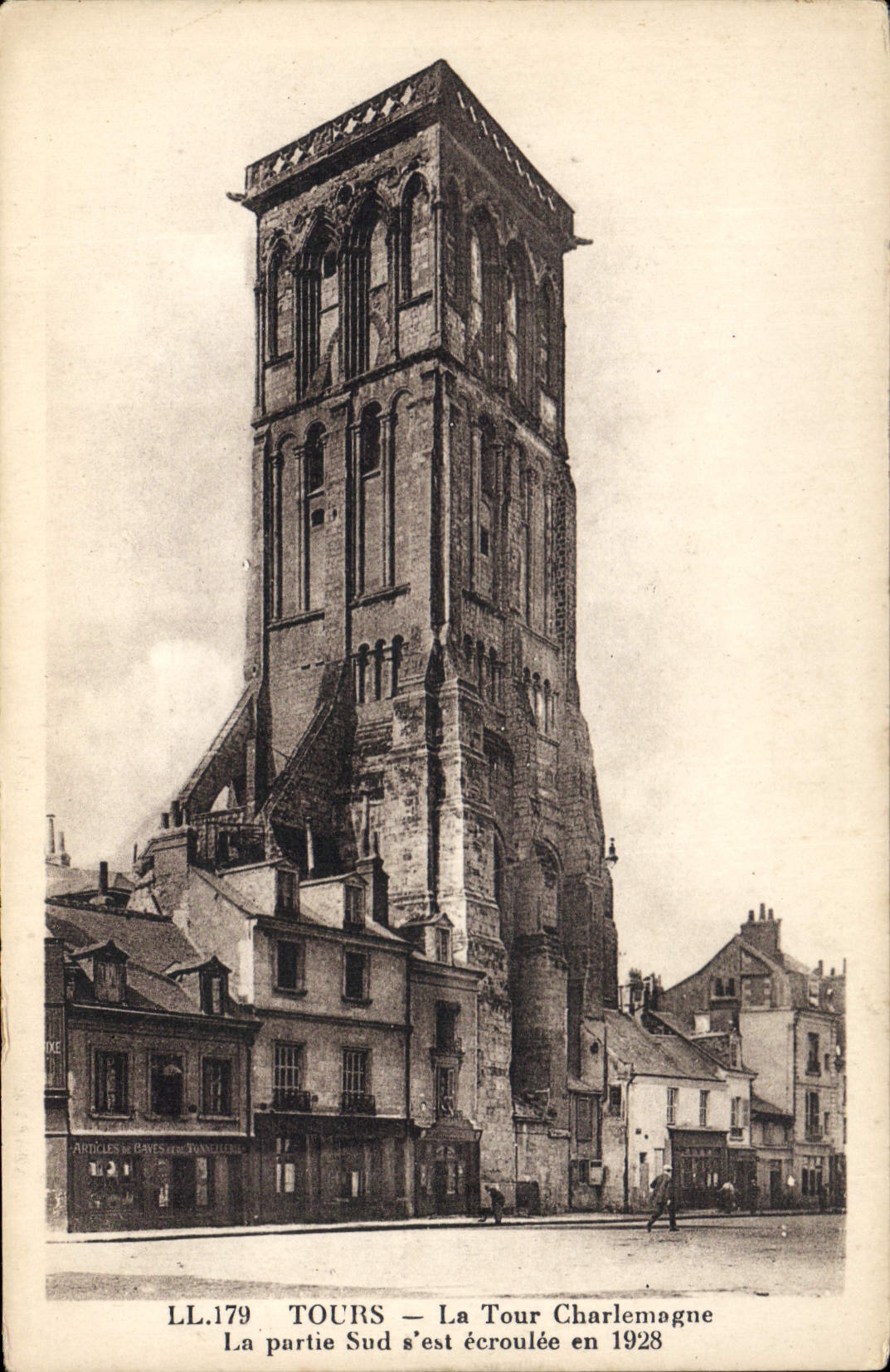 CPA Tours La Tour Charlemagne La partie Sud s'est ecroulee en 1928 