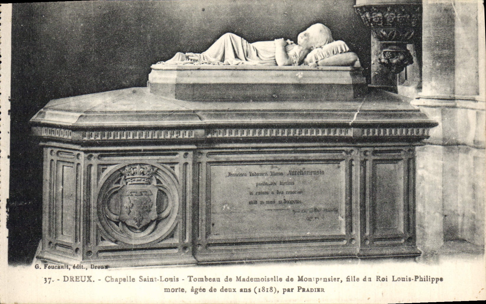 Chapelle Saint-Louis - Tombeau de Mademoiselle de Montpensier, fille du Roi Louis-Philippe, morte à deux ans (1818) — G. Foucault, éditeur, Dreux