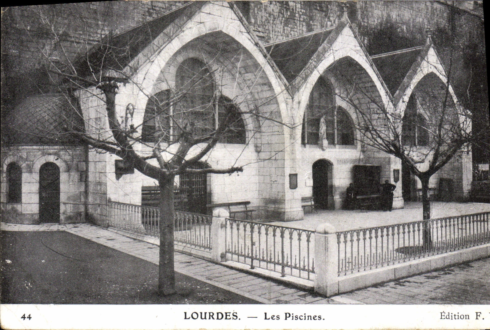 CPA Lourdes Les Piscines 