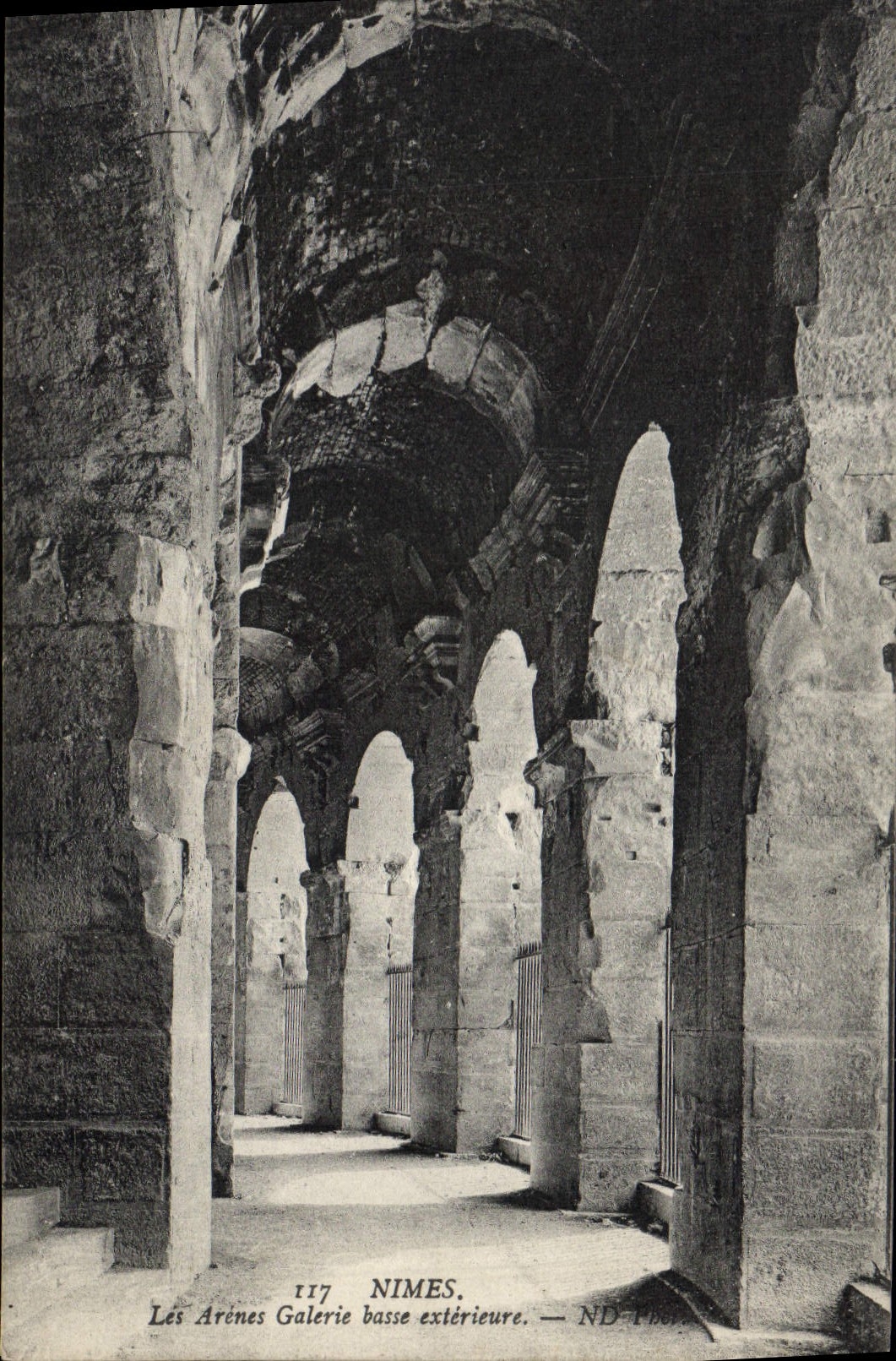 Les Arènes, Galerie basse extérieure — Nîmes — ND-140 — N°117