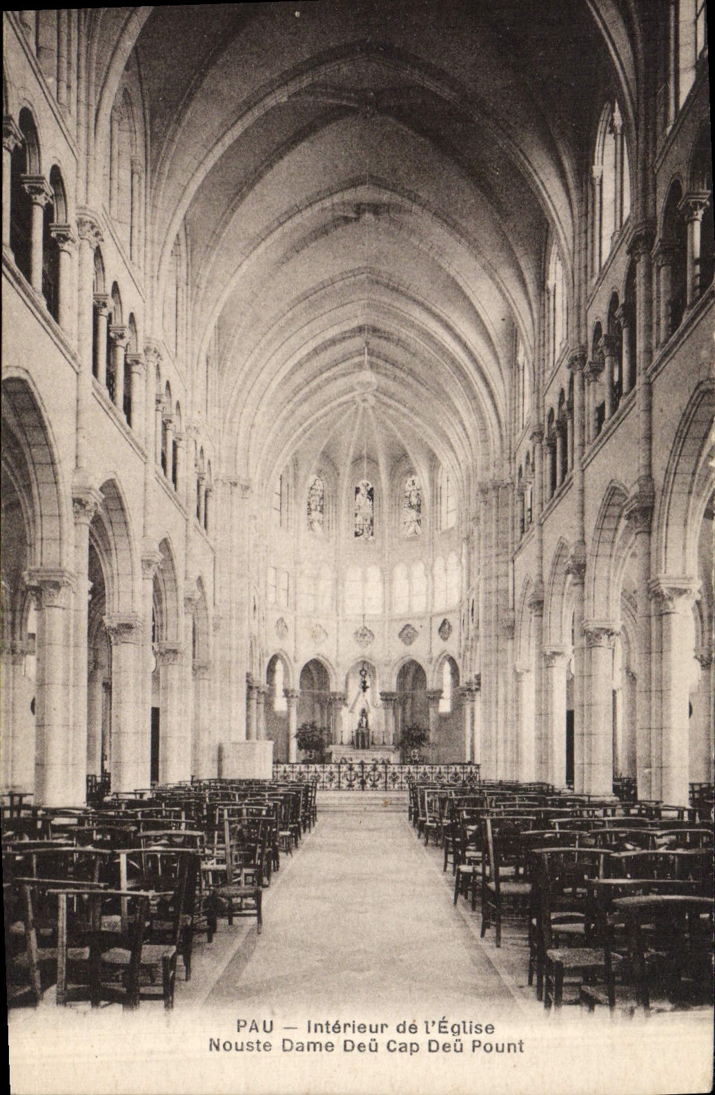 CPA Pau Interieur de l'Eglise Nouste Dame Deu Cap Deu Pount 