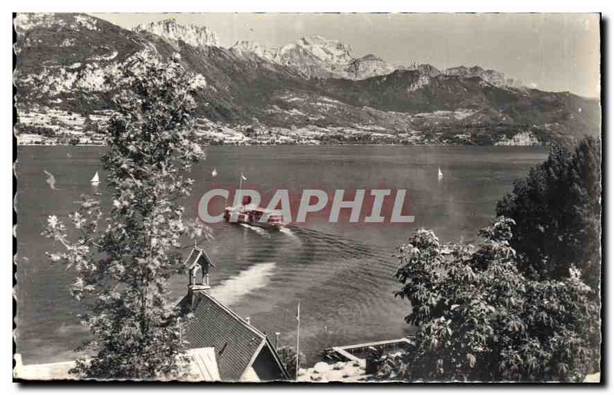 CPA Lac d'Annecy comme comme un beau cygne blanc Le bateau fend les eaux bleues fandis que de petite