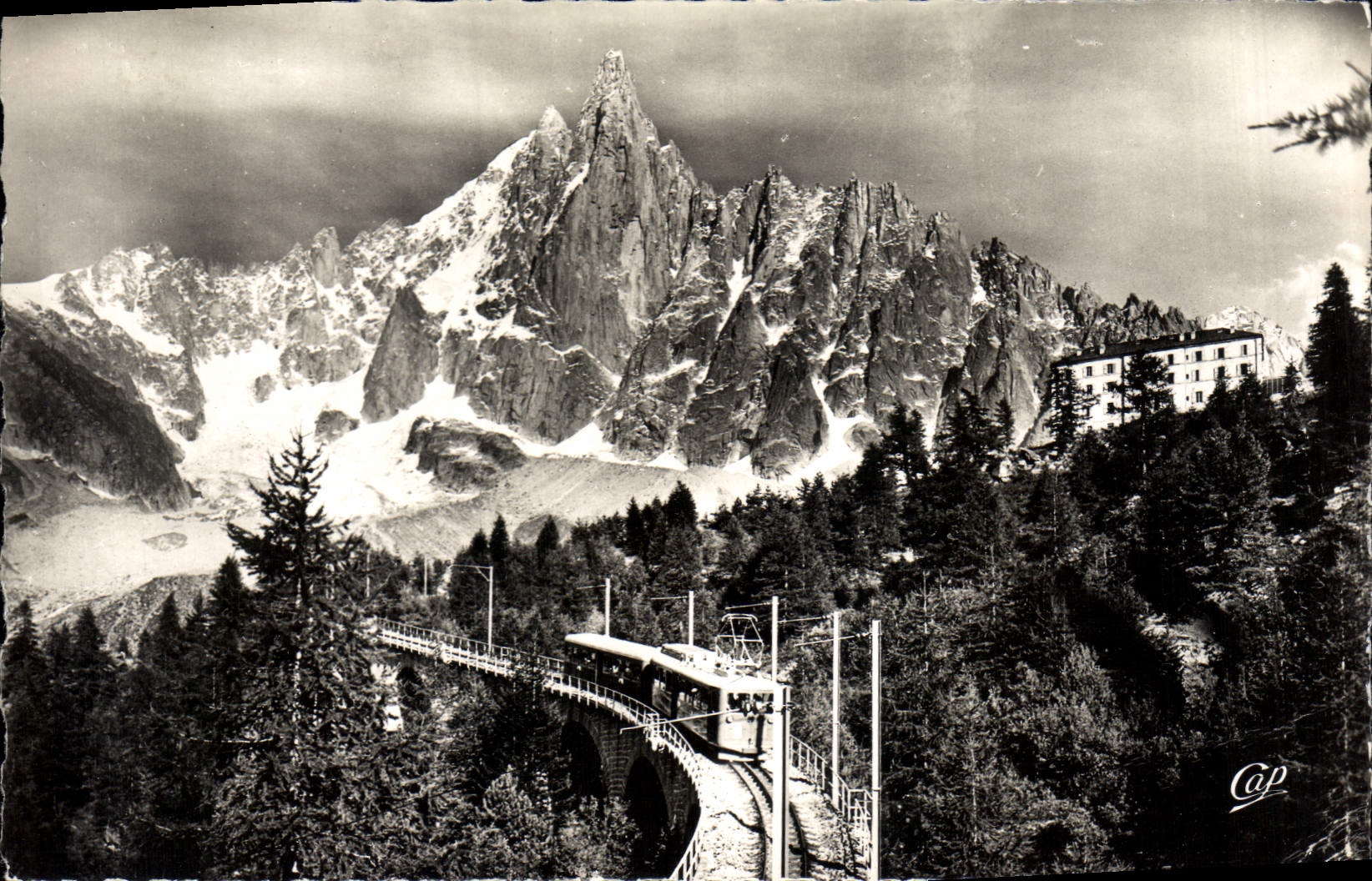Chamonix - Mont Blanc — Le Chemin de Fer du Montenvers et l'Aiguille du Dru — éditeur C.A.P. n° 44