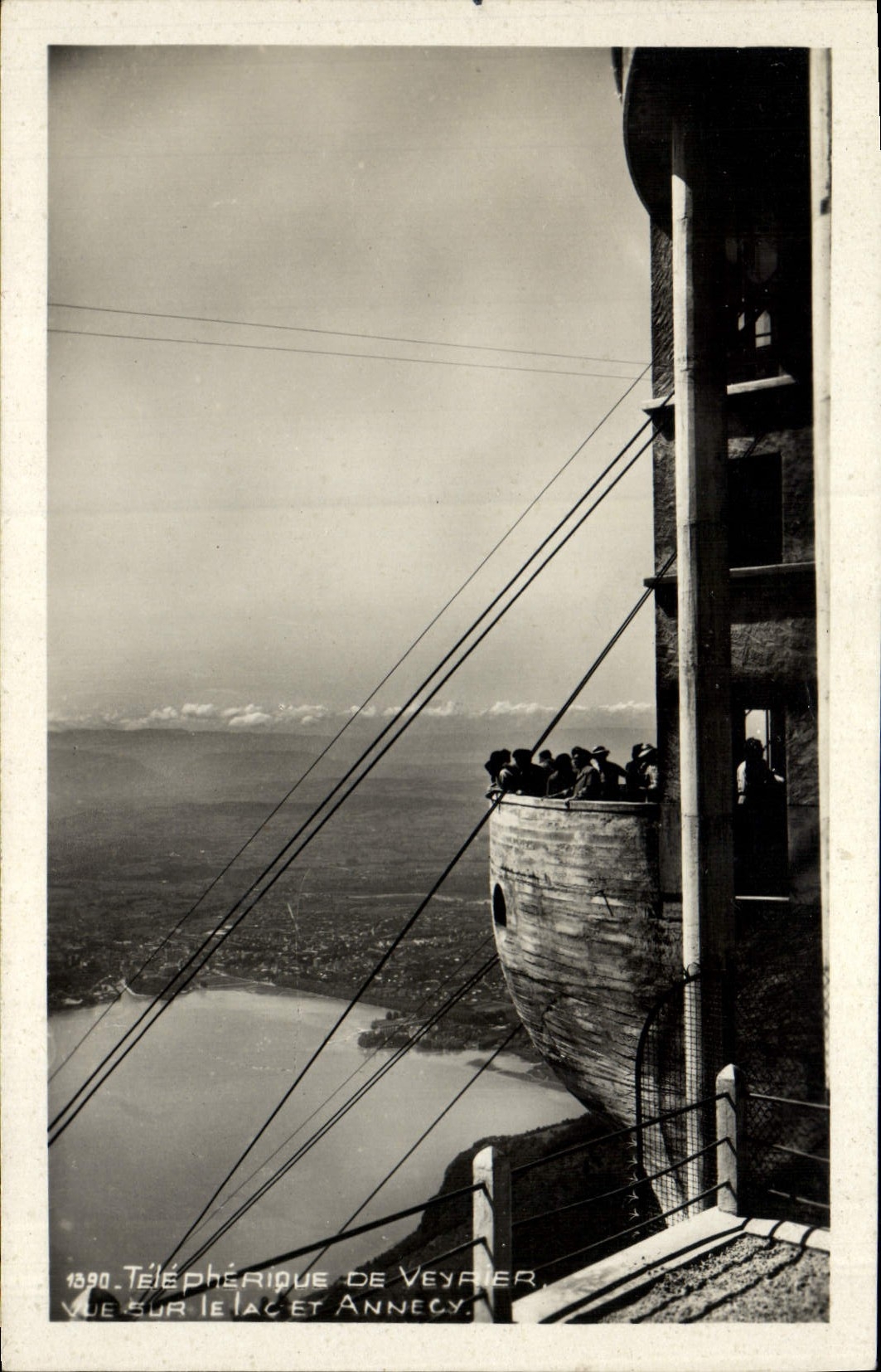 CPA telepherique de veyrier vue sur le lac et Annecy 