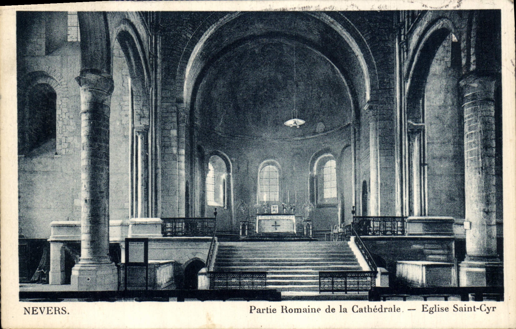 CPA Nevers Partie Romaine de la cathedrale Eglise Saint Cyr 