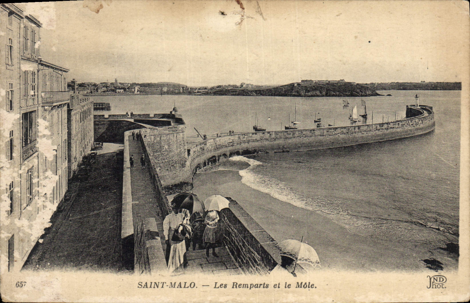 CPA Saint Malo les Remparts et le Mole