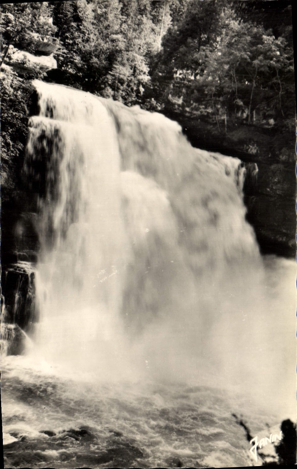 Wasserfall — Grenze Frankreich-Schweiz — Janin