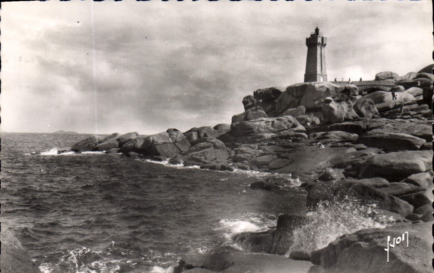 CPA Ploumanach Cotes du Nord La Phare 