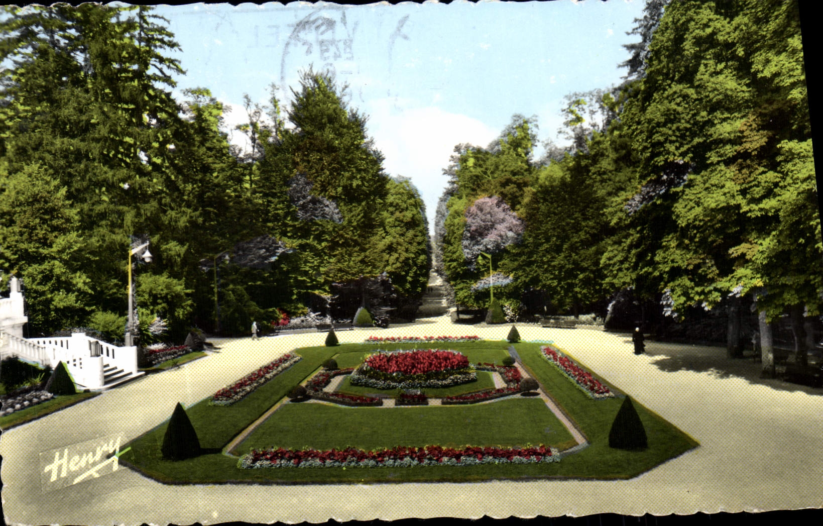CPA Vittel Dans le Parc La Grande Allee 