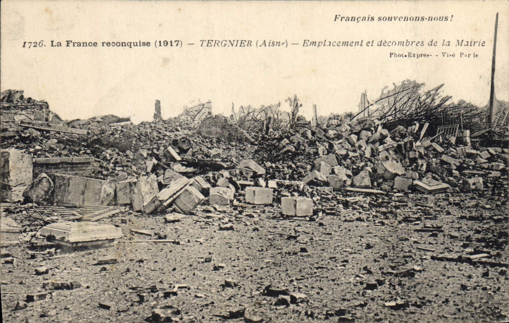Tergnier (Aisne) — Emplacement des décombres de la mairie — Phot.Express, Paris