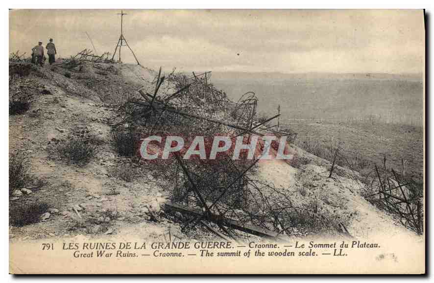 CPA Militaria Les Ruines de la grande guerre Craonne le sommet du Plateau 
