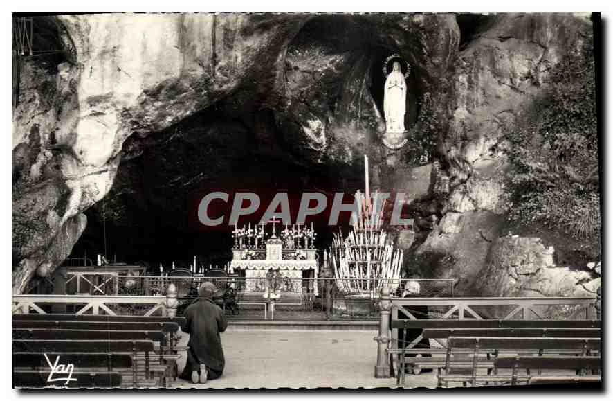 CPA Lourdes la Grotte Miraculeuse 