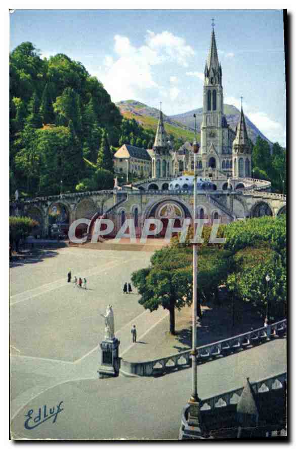 CPA Lourdes la Basilique et l'esplanade 